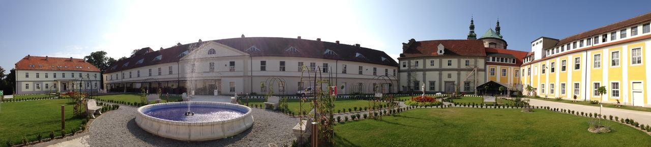 Hotel Court Park Ниса Екстер'єр фото
